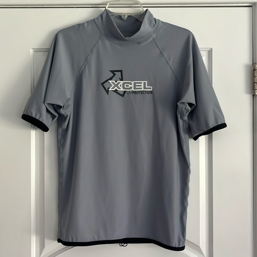 EXCEL Men’s Rashguard EUC